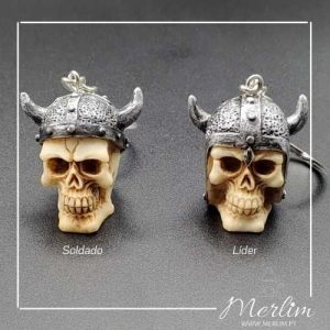 Caveira porta-chaves com capacete viking