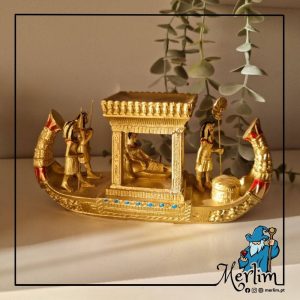 Barco do Egipto dourado