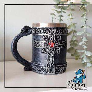 Caneca de resina com cruz medieval