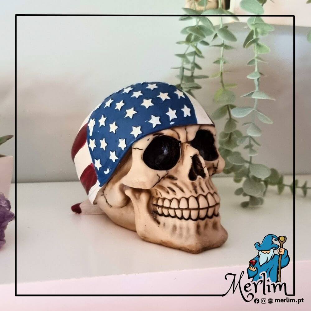Caveira de resina com lenço da América - Image 5