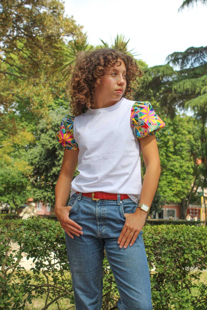 T-shirt com manga abalonada de capulana colorida - Image 2