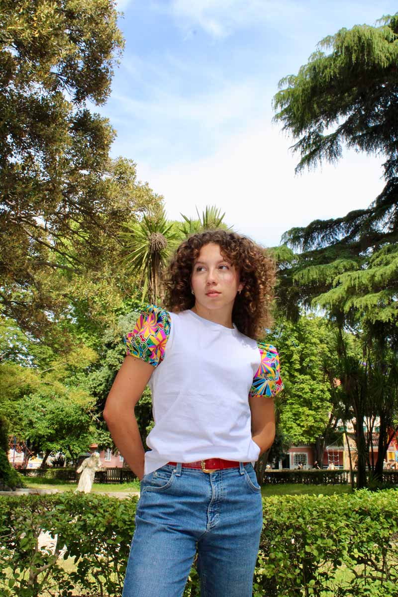 T-shirt com manga abalonada de capulana colorida - Image 4