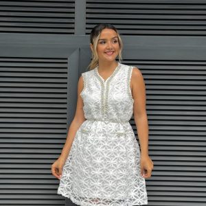 Vestido curto com pérolas