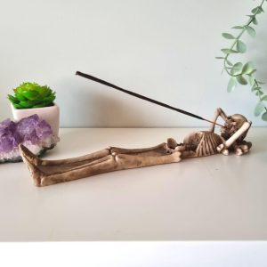 Queimador de incenso com caveira esqueleto em resina decorativa
